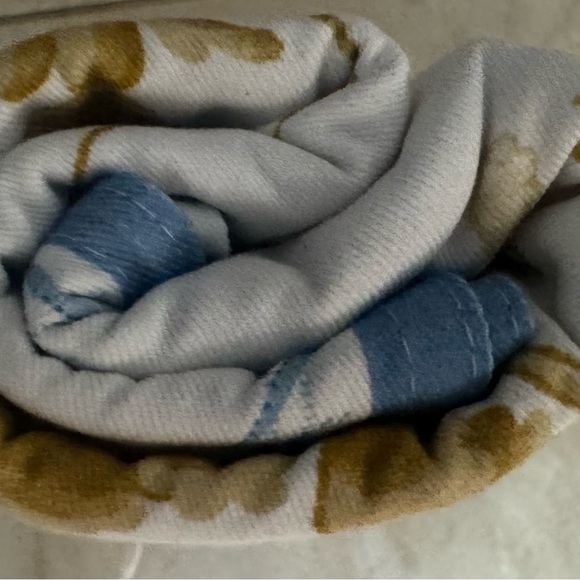 Williams Sonoma Bridgerton Table Runner - Picture 10 of 11